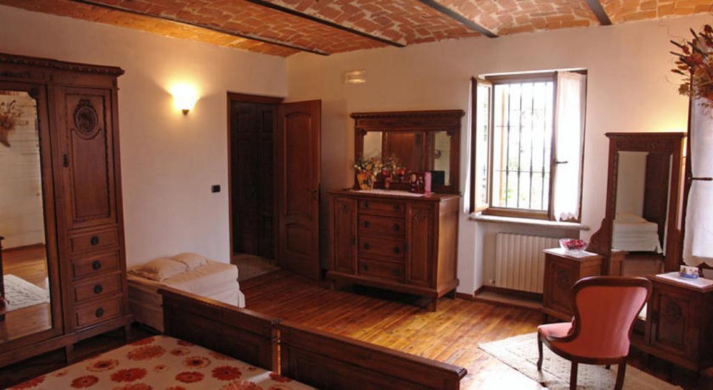 Bed and Breakfast Il Grappolo Mongardino Habitación foto