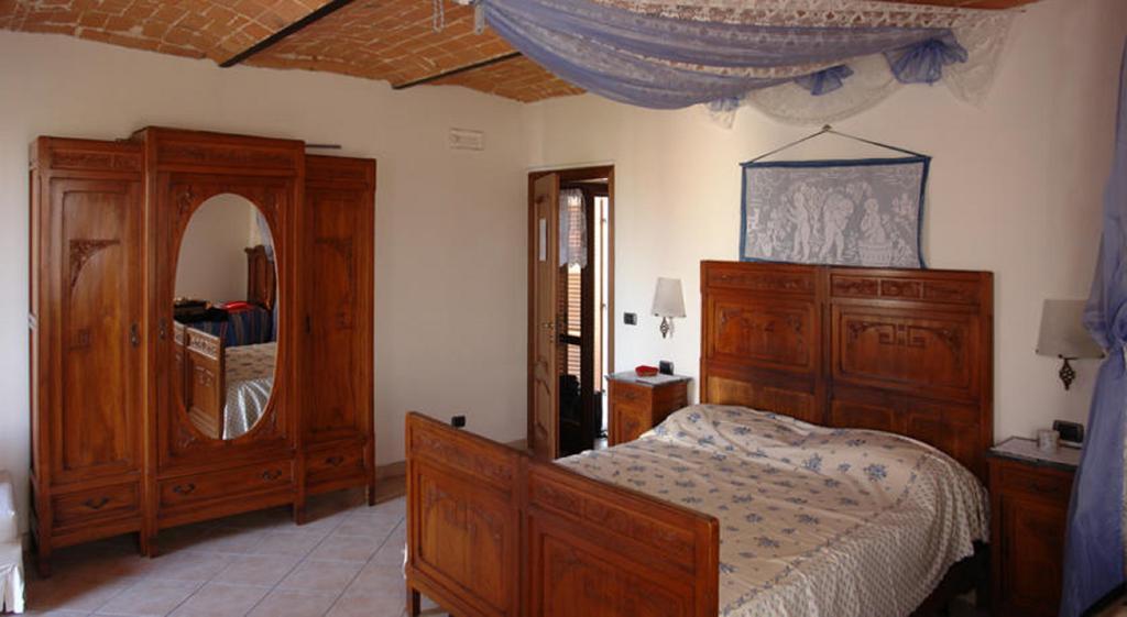 Bed and Breakfast Il Grappolo Mongardino Habitación foto